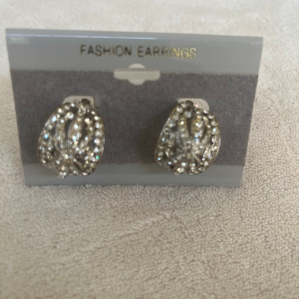 Vintage Style Silver Tone Rhinestone Floral Clip On Earrings Fashion Jewelry